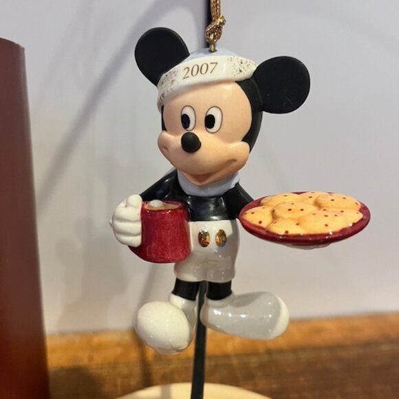2007 Lenox Disney Mickey’s Christmas Treat Cookies Cocoa Ornament with Box - Picture 2 of 4